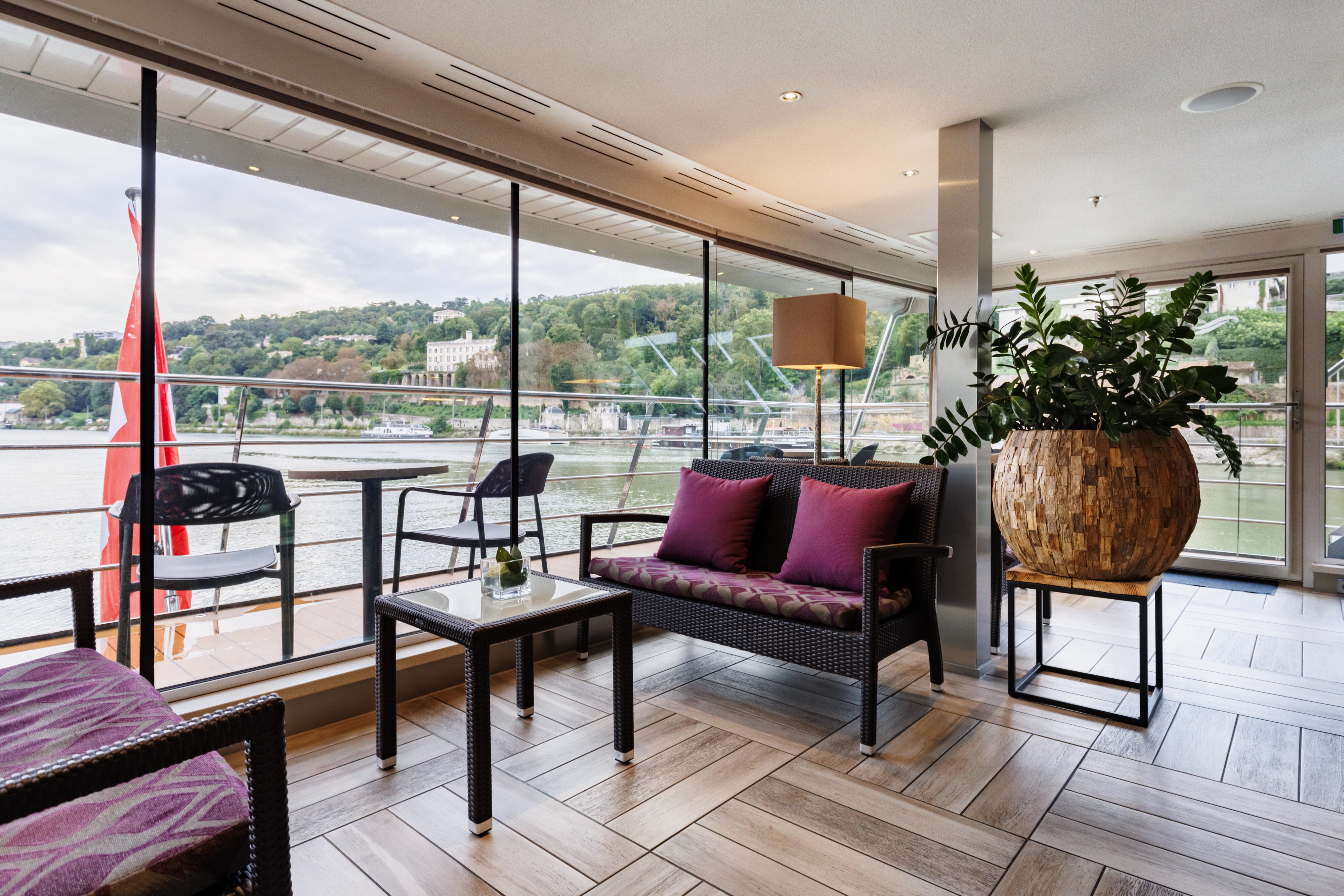 Avalon Poetry II - Club Lounge